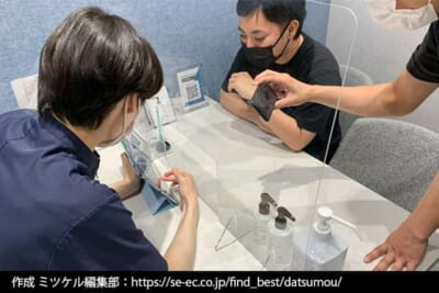 レジーナクリニックオムの取材で談笑している画像